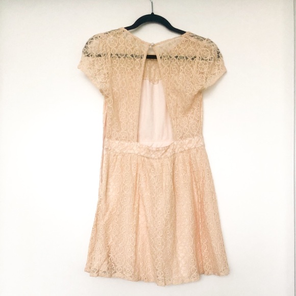 Short sleeve, backless lace summer dress - Picture 2 of 3